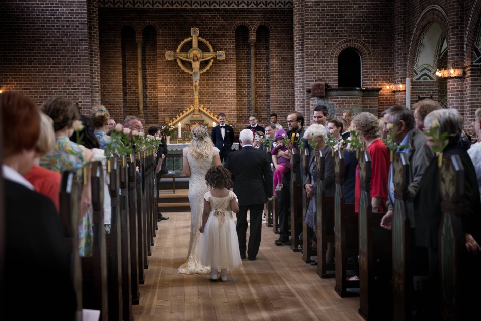 Silvia og Gerhard Mikkelsen blev viet i Apostelkirken på Vesterbro i København. De mener, ægteskabet er en livslang pagt, som forpligter