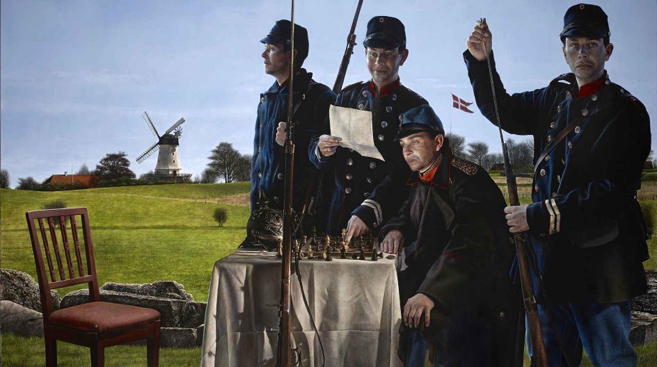Thomas Kluges maleri viser soldaterne omkring et skakspil, hvor slaget er tabt på forhånd. - Foto: Museum Sønderjylland Sønderborg Slot.