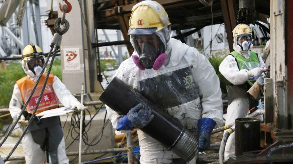 epaselect epa04307503 Workers construct ice wall to freeze highly toxic water at tsunami-crippled Tokyo Electric Power Co.'s Fukushima Daiichi Nuclear Power Plant in Okuma, Fukushima Prefecture, northeast of Tokyo, Japan, 09 July 2014. Tokyo Electric Power Co.(TEPCO) conducts to build frozen ice wall around the buildings of Units 1 to 4 at the tsunami-devastated nuclear power plant to stop radiation-contaminated water from flowing to the sea. TEPCO has been struggling with massive amounts of tox....