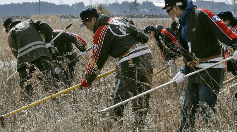 epa04657079 Namie fire brigade members are searching for missing at Ukedo area, about five km north of tsunami-crippled Tokyo Electric Company's Fukushima Daiichi Nuclear Power Plant, in entry-restricted town of Namie, Fukushima Prefecture, northern Japan, 11 March 2015, on the fourth anniversary of the March 11 earthquake and tsunami in 2011. Namie town, close to Tokyo Electric Company's Fukushima Daiichi Nuclear Power Plant, had the largest number of such deaths at 359. The plant suffered a tr....