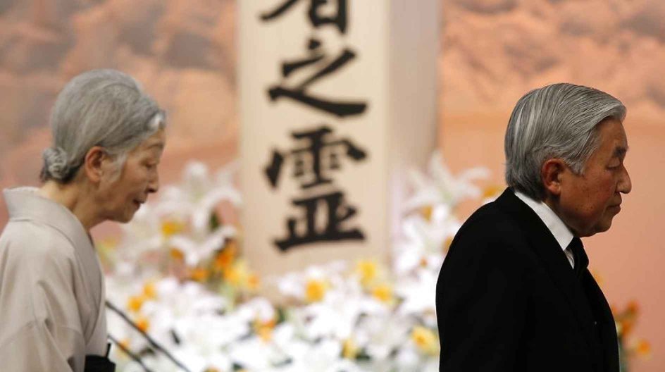 Japan's Emperor Akihito (R) and Empress Michiko walk in front of the altar for the victims of the March 11, 2011 earthquake and tsunami at the national memorial service in Tokyo March 11, 2015. Japan marked the fourth anniversary on March 11 of the quake-tsunami disaster that swept away thousands of people and sparked a nuclear crisis, a tragedy that has left visible scars on the landscape and continues to wreak misery for many. AFP PHOTO / POOL / Toru Hanai
