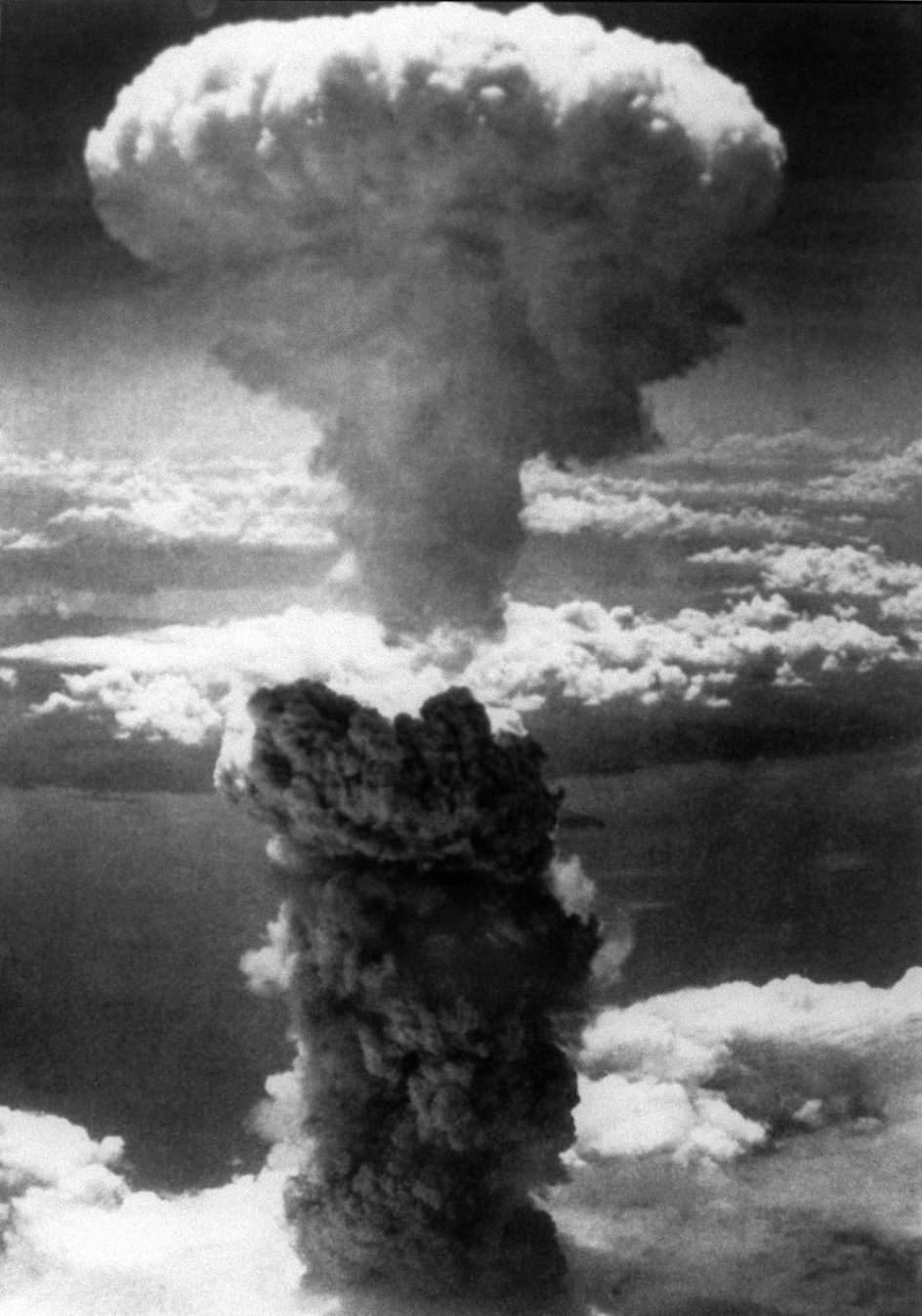 Foto af den paddehattesky, som opstod, da atombomben sprængtes i Hiroshima 1945.