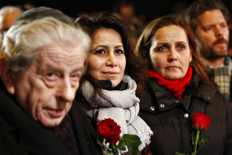 Özlem Cekic med Bent Melchior og Pia Olesen Dyhr ved mindehøjtideligheden efter skyderierne ved Krudttønden og synagogen.