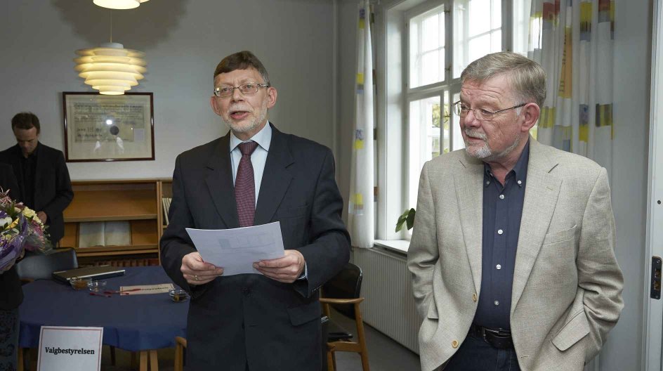 2015.05.07. Bispevalg Aarhus  med Jens maibom Pedersen og Henrik Wigh Poulsen.
henrik´s kone og to sønner  var tilstede.
Grete hustru og de to sønner Jens Peter på 22 og Johannes på 19. deres tredje søn Kristoffer på 27 var forhindret.
tekst  Bjørg Tulinius
©. foto Lars Aarø. 