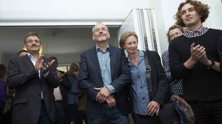 2015.05.07. Bispevalg Aarhus med Jens maibom Pedersen og Henrik Wigh Poulsen.
henrik´s kone og to sønner var tilstede.
Grete hustru og de to sønner Jens Peter på 22 og Johannes på 19. deres tredje søn Kristoffer på 27 var forhindret.
tekst Bjørg Tulinius
©. foto Lars Aarø.