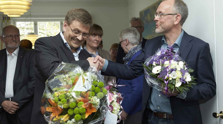 2015.05.07. Bispevalg Aarhus  med Jens maibom Pedersen og Henrik Wigh Poulsen.
henrik´s kone og to sønner  var tilstede.
Grete hustru og de to sønner Jens Peter på 22 og Johannes på 19. deres tredje søn Kristoffer på 27 var forhindret.
tekst  Bjørg Tulinius
©. foto Lars Aarø. 