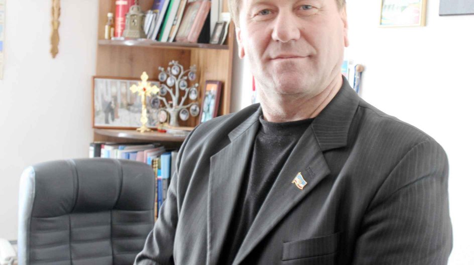 ”Vi vil kun spise og drikke det, vi selv har dyrket, så ved vi, hvad det er,” siger siger Dragan Nikolaj Semenovic, formand for verdens sidste kolkhoz. -