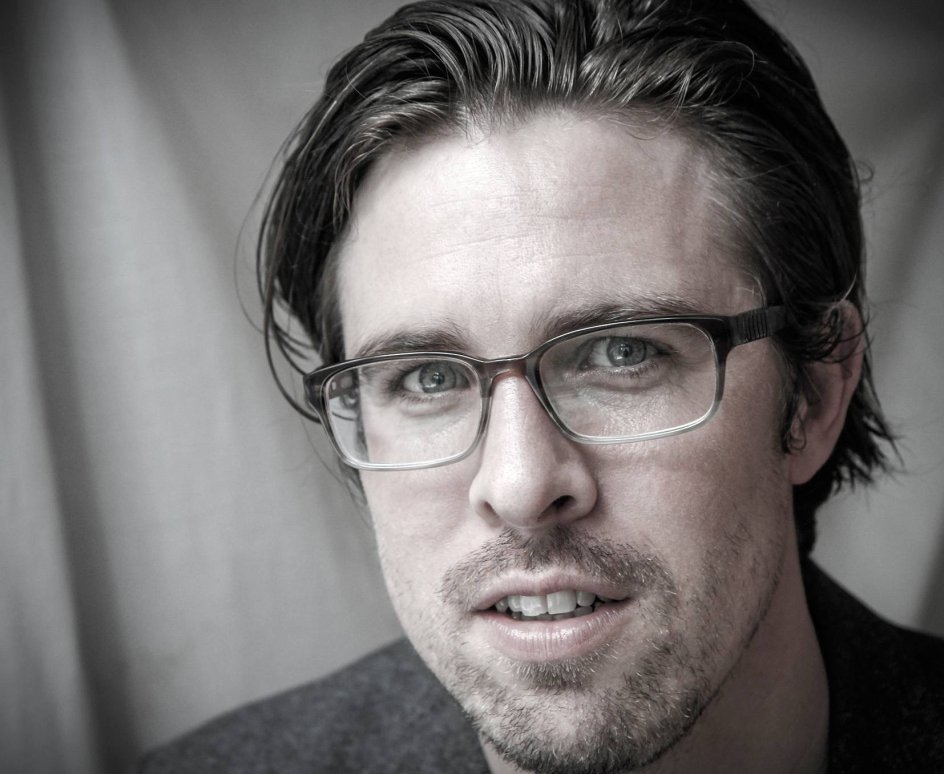 Sognepræst Jens Fogh fra Lynge og Uggeløse har dyrket yoga i snart et år. Han har haft mange spørgsmål om yogaens syn på selvudvikling og filosofien bag bevægelserne.