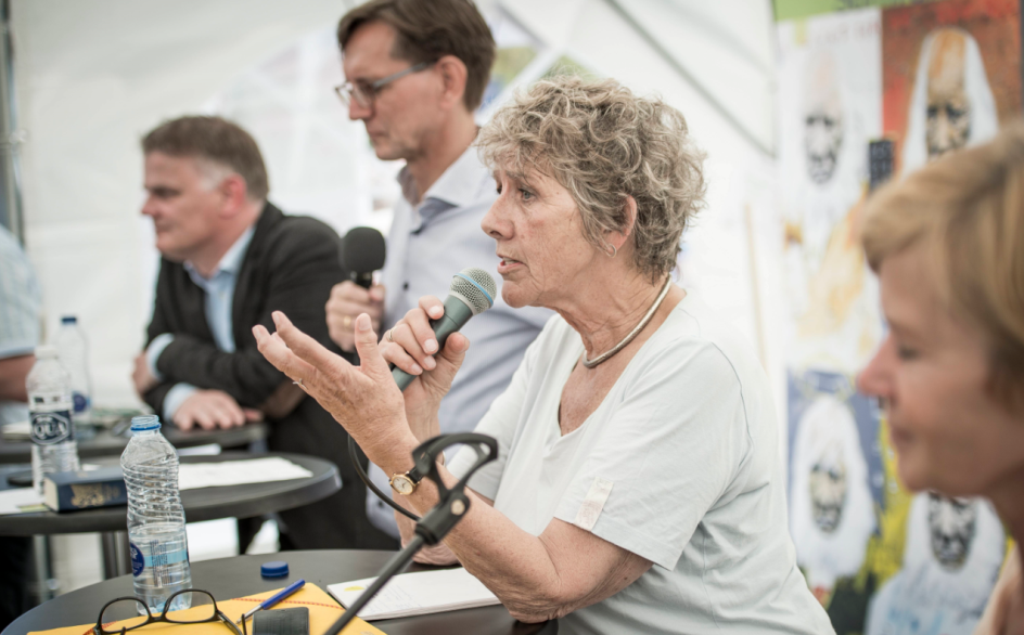 Margrethe Auken (SF) har i sit lange liv som præst og politiker beskæftiget sig indgående med kirkens forhold, og hun betonede, at problemerne med unges dannelsestab går langt tilbage.
