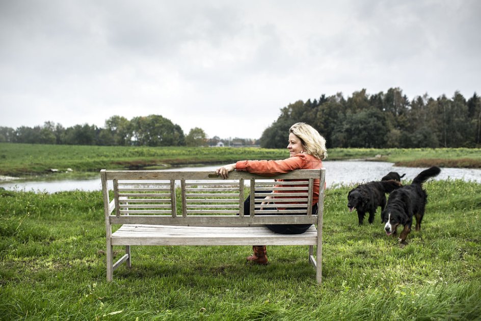 Stine Bosse ved sit hjem i Nordsjælland. 