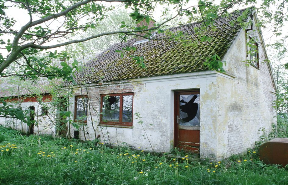 I Lemvig har man valgt at satse massivt på at rive gamle og forfaldne huse ned. I år er målet at fjerne 100 boliger og bygninger. Billedet er et arkivfoto taget i Sindal.