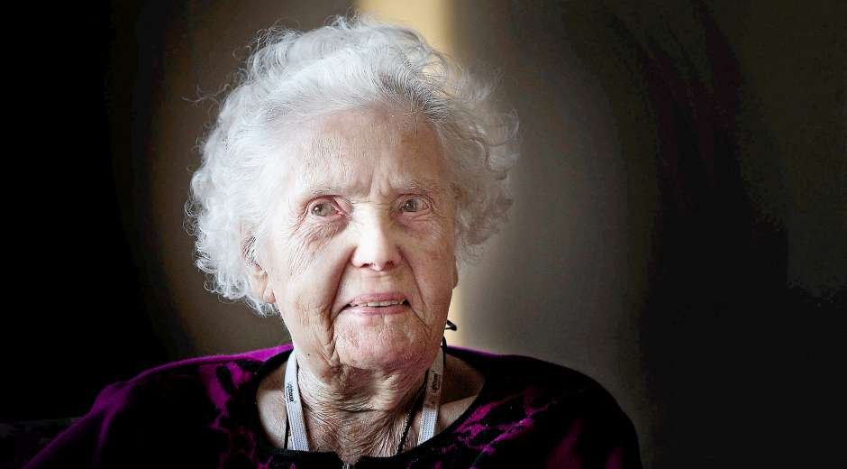 ”Jeg ved ikke, hvorfor jeg er blevet så gammel. Men jeg tror, det har noget at gøre med, at jeg altid har været en glad pige. Jeg har aldrig tudet,” lyder Ellen Adelaide Brandenborgs egen forklaring på sin høje alder.