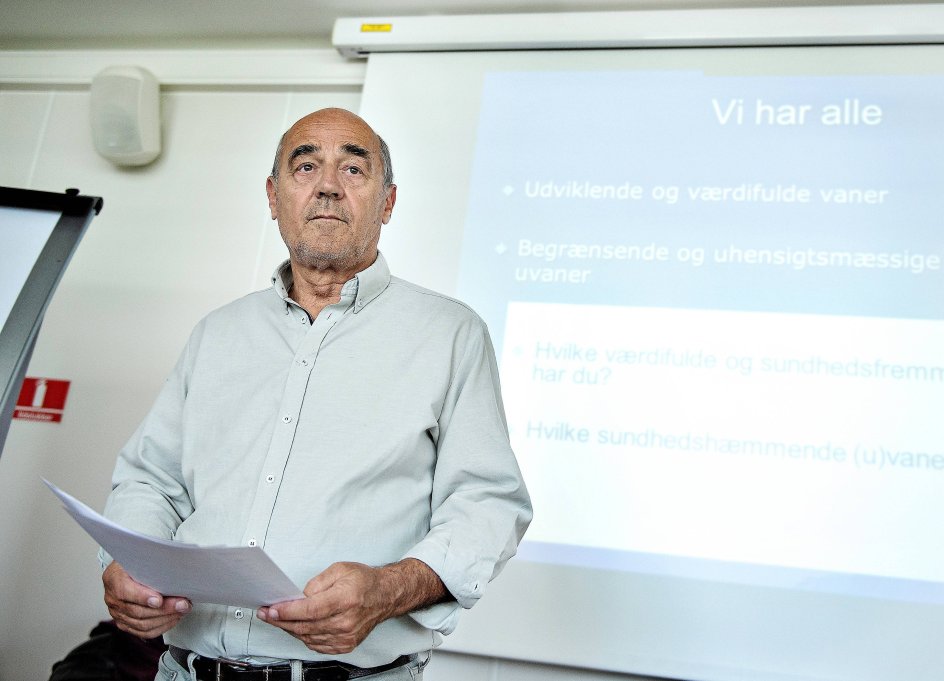 Poul-Erik Tindbæk giver kursisterne idéer til, hvordan de skal bruge den næste fase i deres liv. –