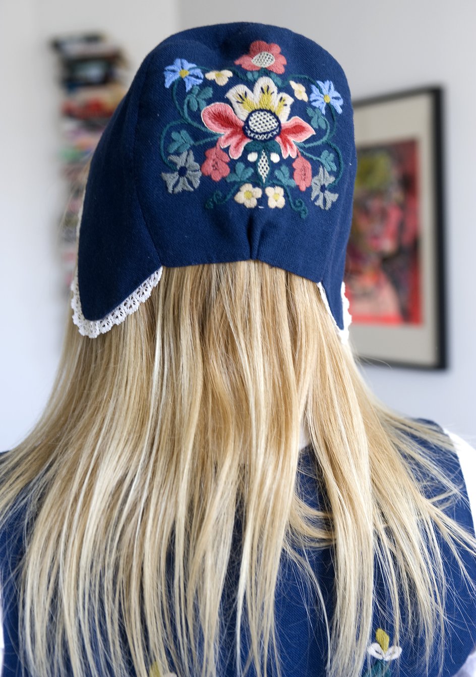 Embla Moen, 36, kommer fra Romsdal i Sydnorge, men bor til daglig på Nørrebro i København. ”Jeg anser ikke mig selv for at være specielt traditionel, men når jeg får min bunad på, føler jeg mig stolt,” siger hun. –