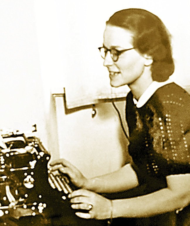 Brunhilde Pomsel fotograferet, da hun var sekretær for Joseph Goebbels. – Privatfoto.