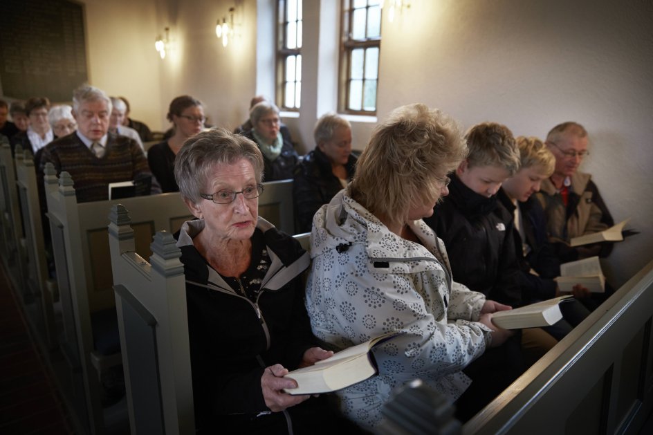 Det gør de her i Haurvig Kirke ved Hvide Sande.