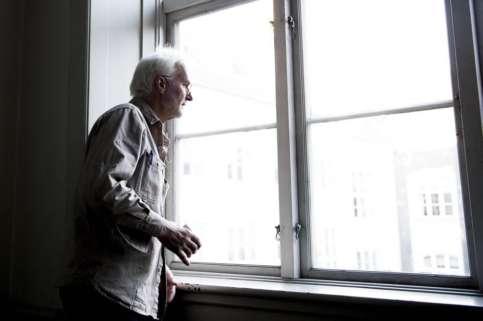 Udsigten fra den fjerde og øverste etage kan man ikke sætte en finger på. Det må avisens udsendte erkende, da bibliotekar Henrik Laursen viser rundt i bygningen.