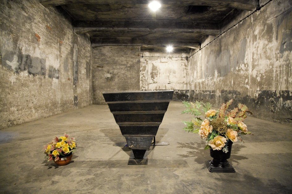 Gaskammeret ved krematoriet i Auschwitz. –