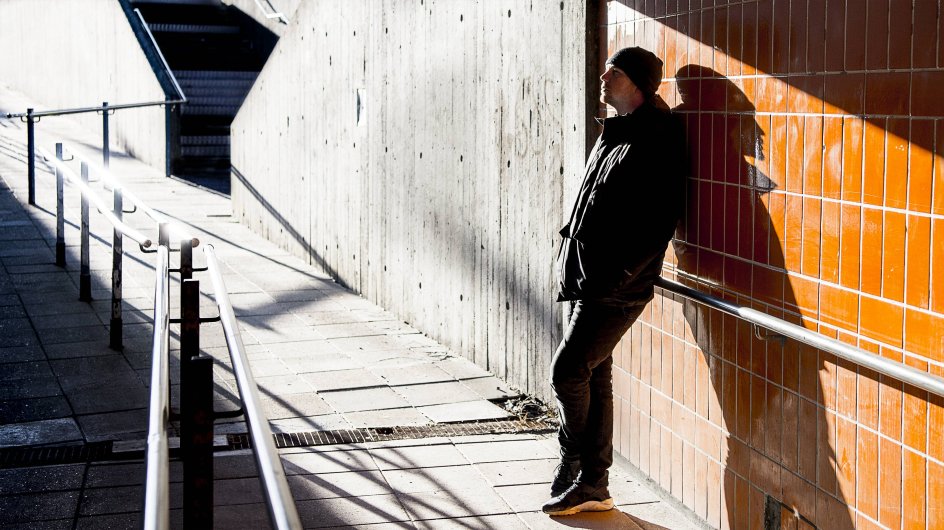 ”Der var ikke noget hævnmotiv bag romanen, men et ønske om for en gangs skyld at være ærlig over for mig selv, og for første gang i mit liv var jeg fuldkommen ligeglad med, hvad andre tænkte om mig,” fortæller Morten Pape om at skrive sin roman ”Planen”. –