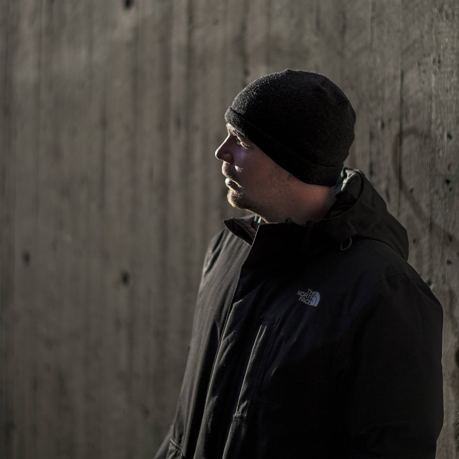 ”Der var ikke noget hævnmotiv bag romanen, men et ønske om for en gangs skyld at være ærlig over for mig selv, og for første gang i mit liv var jeg fuldkommen ligeglad med, hvad andre tænkte om mig,” fortæller Morten Pape om at skrive sin roman ”Planen”. –