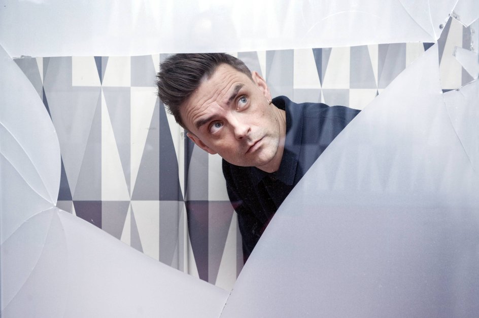 For mig må den fornemmelse af at høre til både være horisontal ud mod verden, men også vertikal oppefra og ned, siger Simon Kvam.