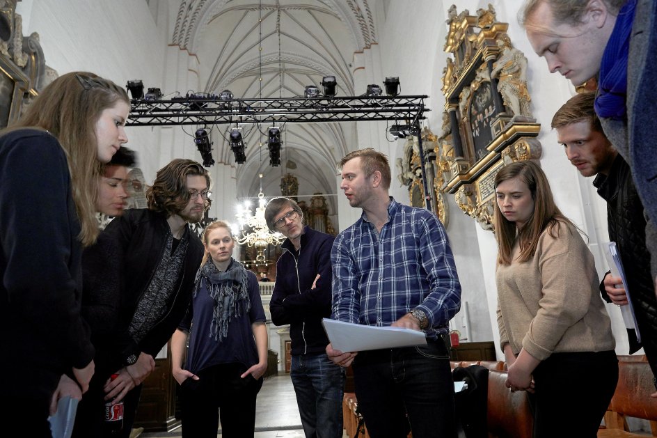 Samarbejdet er et forsøg på at tænke nyt. På at sprænge liturgiens rammer og få farver, liv og mere sanselighed ind i kirkerummet.