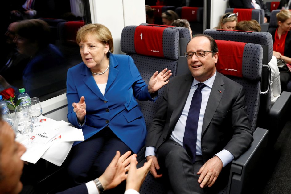Her ses Tysklands kansler Merkel og Frankrigs præsident Hollande på togrejse.