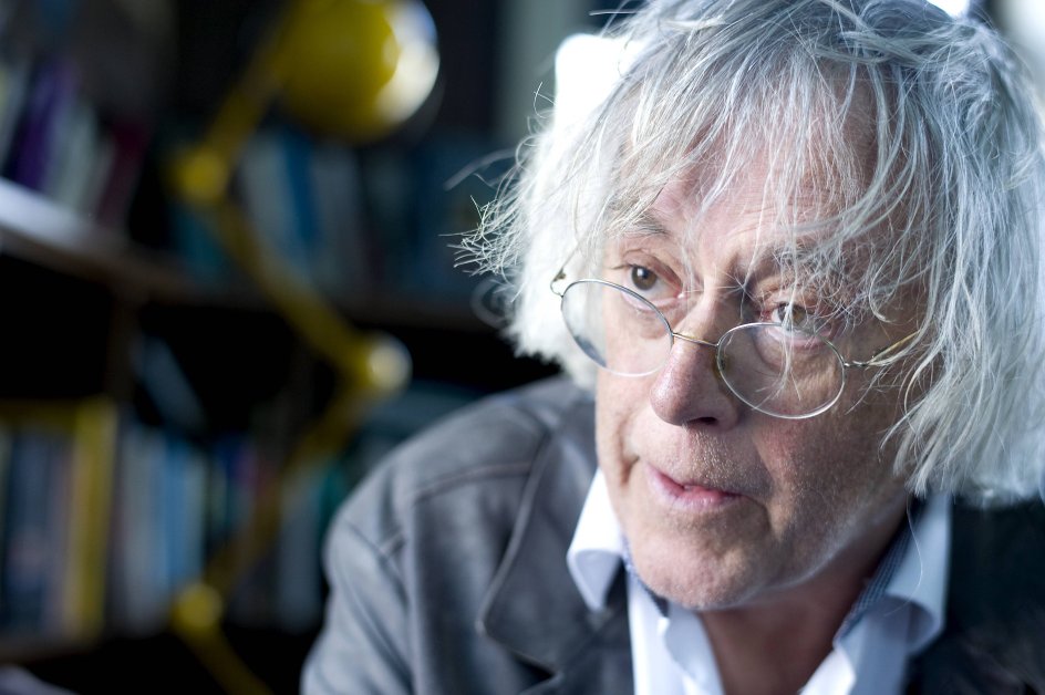 ”Jeg taler med Gud, selvom jeg ikke tror på ham. Jeg er i hvert fald heller ikke ateist. For jeg tror netop på, at samtalen bliver dybere, når nogen peger op mod himlen."