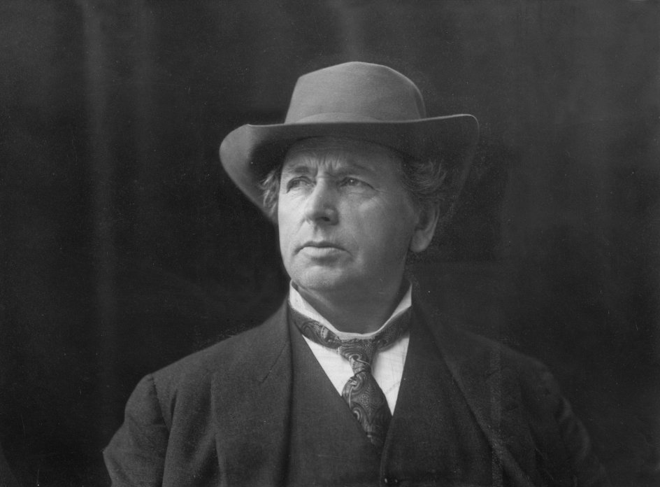 Forfatteren Jeppe Aakjær 1866-1930 skrev kyndelmissedigtet "sneflokke kommer vrimlende", som beskriver det danske vintervejr omkring 1900-tallet, hvor blæst og storm ofte hærgede - og digtet er blevet blandt hans allermest berømte.