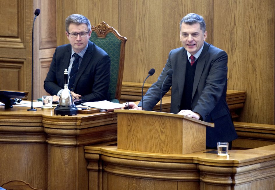 Jan E. Jørgensen på talerstolen i Folketinget.