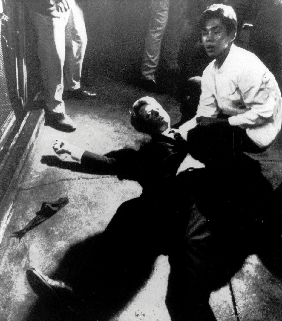 Den døende Robert Kennedy og køkkenmedarbejderen Juan Romero.