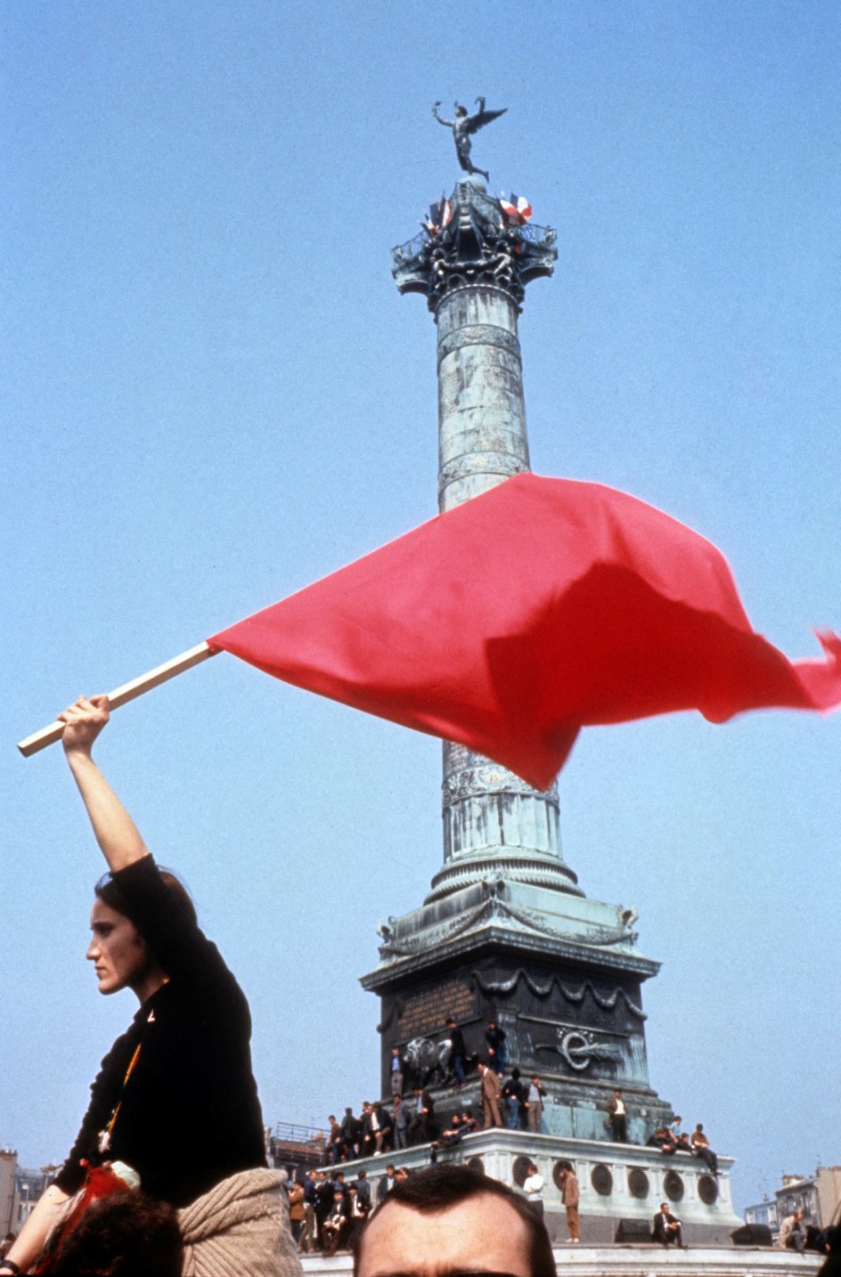 Demonstrant på Bastille-pladsen i Paris.