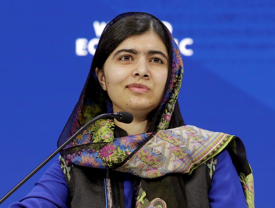 Den pakistanske aktivist Malala Yousafzai er blevet verdenskendt for sin kamp for piger og kvinders rettigheder. I 2012 blev hun angrebet af terrororganisationen Taliban, men overlevede, og i 2014 blev hun den yngste modtager nogensinde af Nobels Fredspris. –