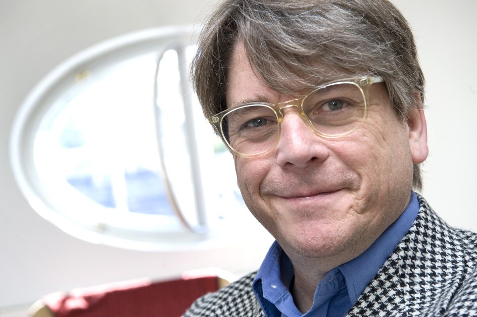 I dag er hjerneforsker Peter Lund Madsen helt fortrolig med sit spejlbillede. Men som ung kunne han godt komme i tvivl om, hvem det var, der stirrede tilbage.