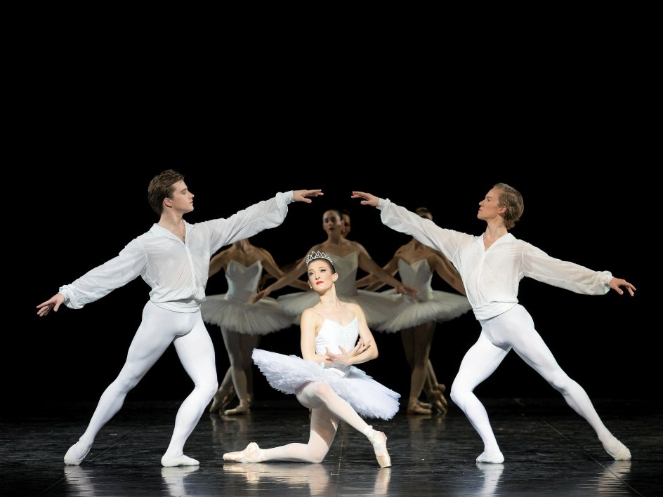 J’aime Crandall, Jon Axel Fransson og Alban Lendorf i Adagio, Etudes. –