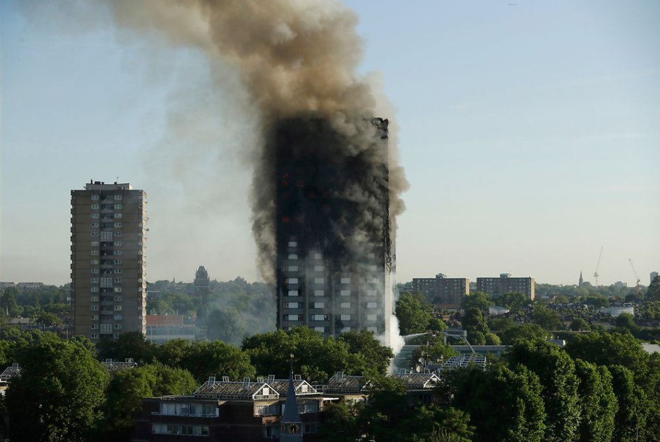 I juni sidste år spredte en dræbende ild sig i højhuset Grenfell Tower i det vestlige London. 71 personer omkom.