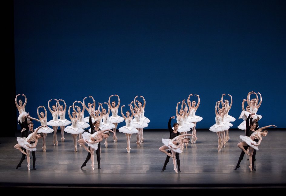 New York City Ballet i George Balanchines Symfoni i C.