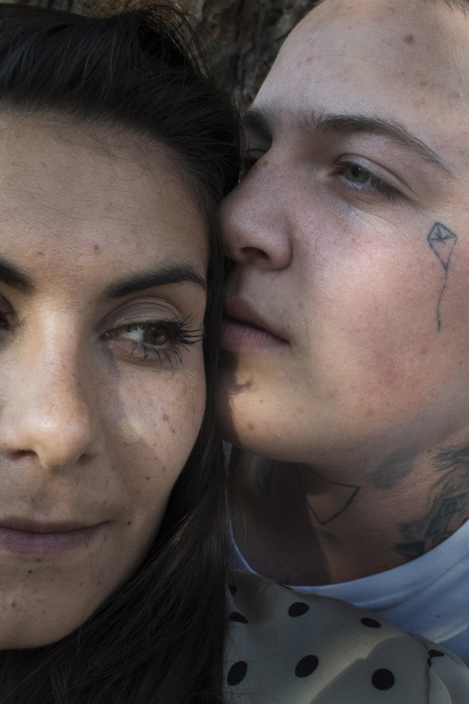 Sika og Noah Skaalum fotograferet til en artikel i forbindelse med Pride 2018.