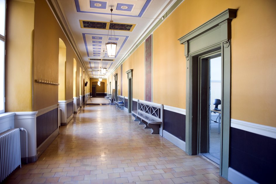 Sorø Akademi. Hovedgangen i forhuset.B.S.Ingemann. Ingemanns Hus på ved Sorø Akademi, tæt på søen. Erik A Nielsen besøgte Sorø og Ingemanns hjemegn,samt den nyindrettede udstilling på museet.