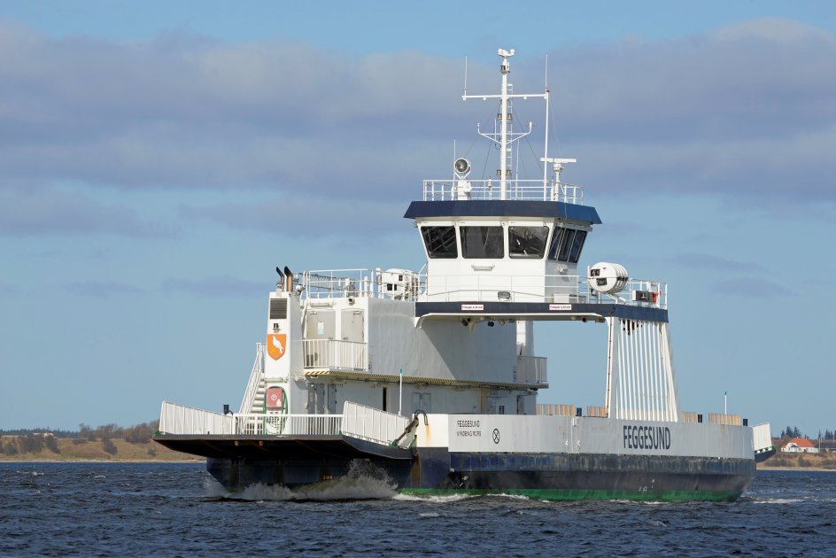Med færgen over Feggesund på det nordøstlige Mors som afsæt skriver Jens Christian Grøndahl i sin nye essaysamling blandt andet om nationalfølelse, flygtningekrise og forfatteres samfundsansvar.