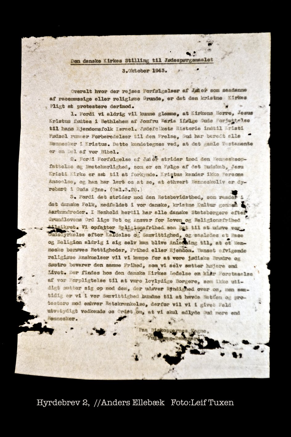 (DET HISTORISKE HYRDEBREV - BRINGES IKKE NØDVENDIGVIS I HEL STØRRELSE ELLER I LÆSBAR STØRRELSE) I efteråret 1943 udsendte Københavns Biskop Hans Fuglsang-Damgaard på biskoppernes vegne et hyrdebrev som protest mod jødernes planlagte aktion mod de danske jøder. Foto af gennemslagskopi - Leif Tuxen