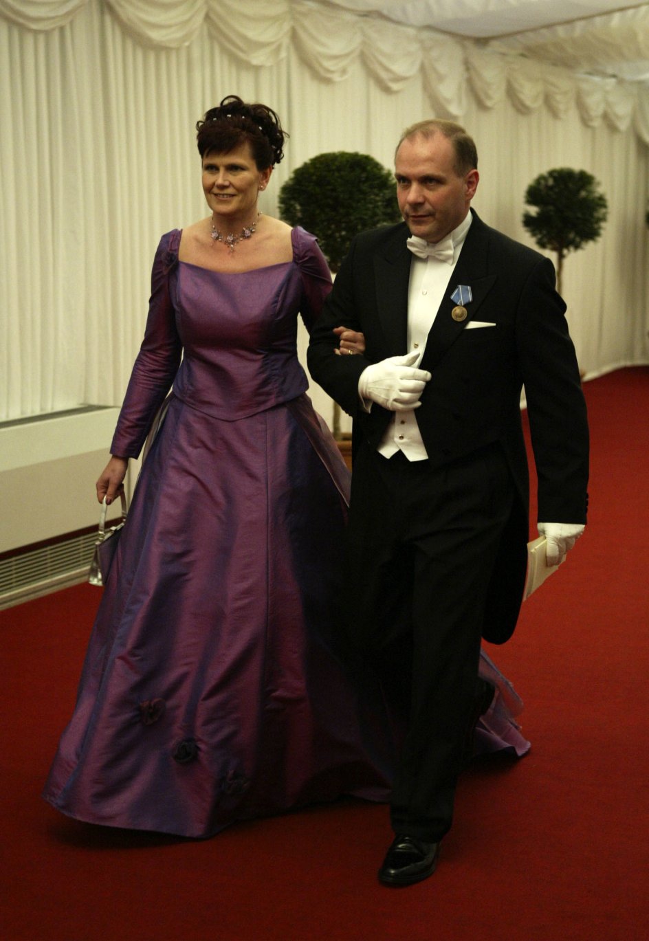 Søren Gade og Helle Buskbjerg Poulsen var et par i 25 år. I 2004 var de blandt gæsterne ved bryllupsfesten for kronprins Frederik og kronprinsesse Mary. – 