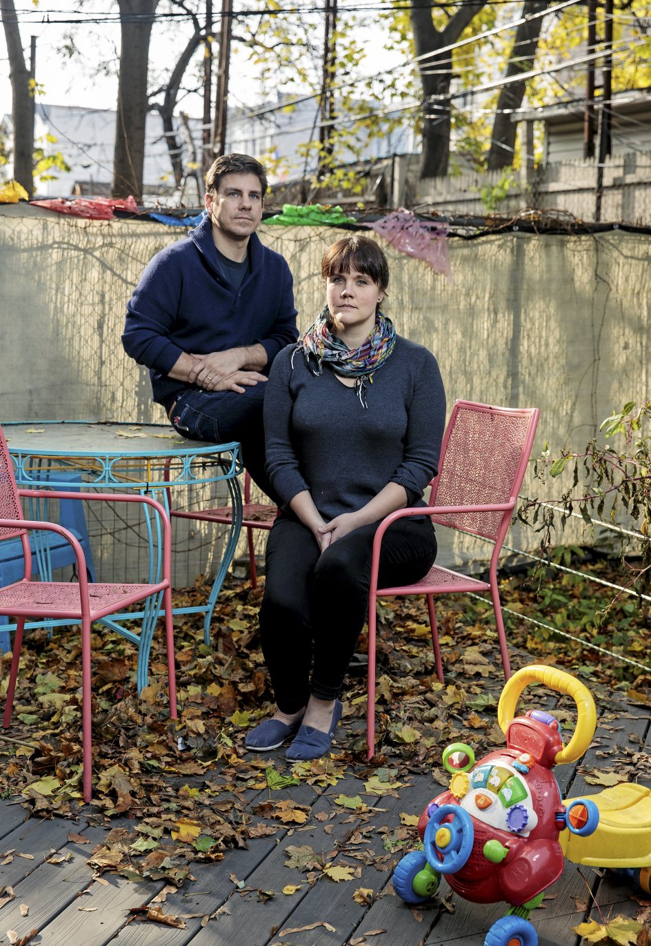 Erika Christensen og hendes mand, Garin Marschall, rejste for tre år siden fra New York til Colorado for at få givet deres ufødte dreng en dødelig indsprøjtning, da de havde fået vished om, at barnet næppe ville overleve mange minutter efter fødslen. Dengang var det ulovligt at få en abort i New York efter 24. svangerskabsuge. –