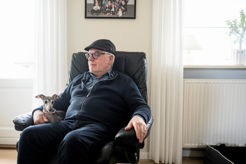 John Larsen fra Odense blev diagnosticeret med alzheimer for seks år siden efter længere tids problemer med hukommelsen. Dengang arbejde han som pedel ved det lokale plejecenter, men nu har sygdommen stoppet hans arbejdsliv. –