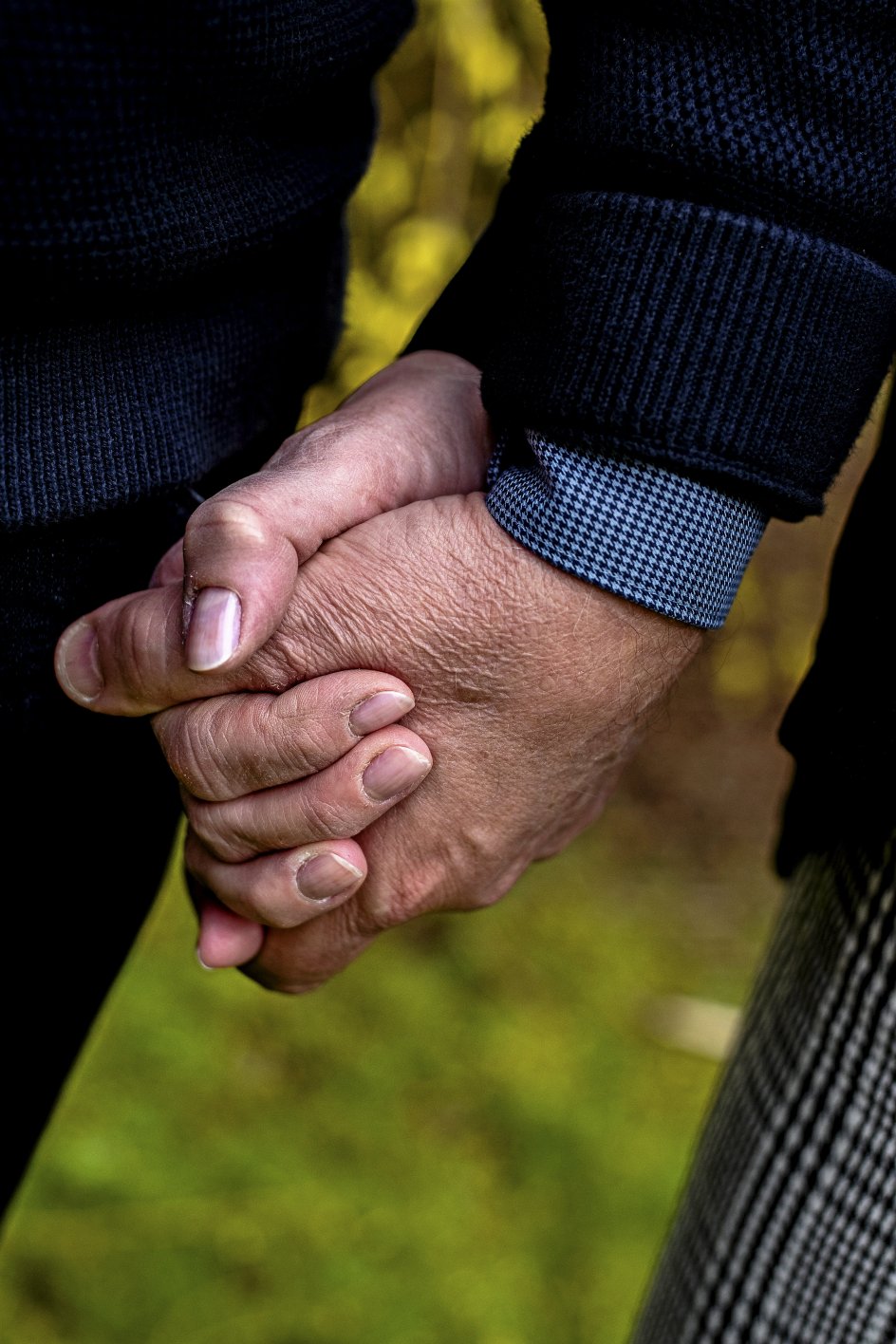 Selvom det følelsesmæssigt er noget andet at leve sammen som ægtepar nu end tidligere, holder de stadig meget af hinanden. –