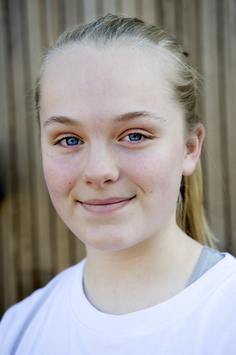 Konfirmandundervisning i Brønshøj menighedshus. Samtale om fest og gaver.