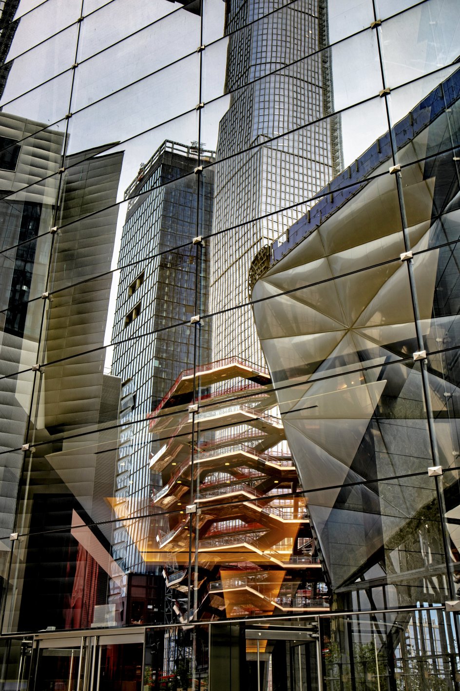 På Manhattan i USA er skyskrabere mere reglen end undtagelsen. Alligevel er kritikken haglet ned over de sjælløse glaspaladser og bygningsskulpturer i kvarteret Hudson Yards. -