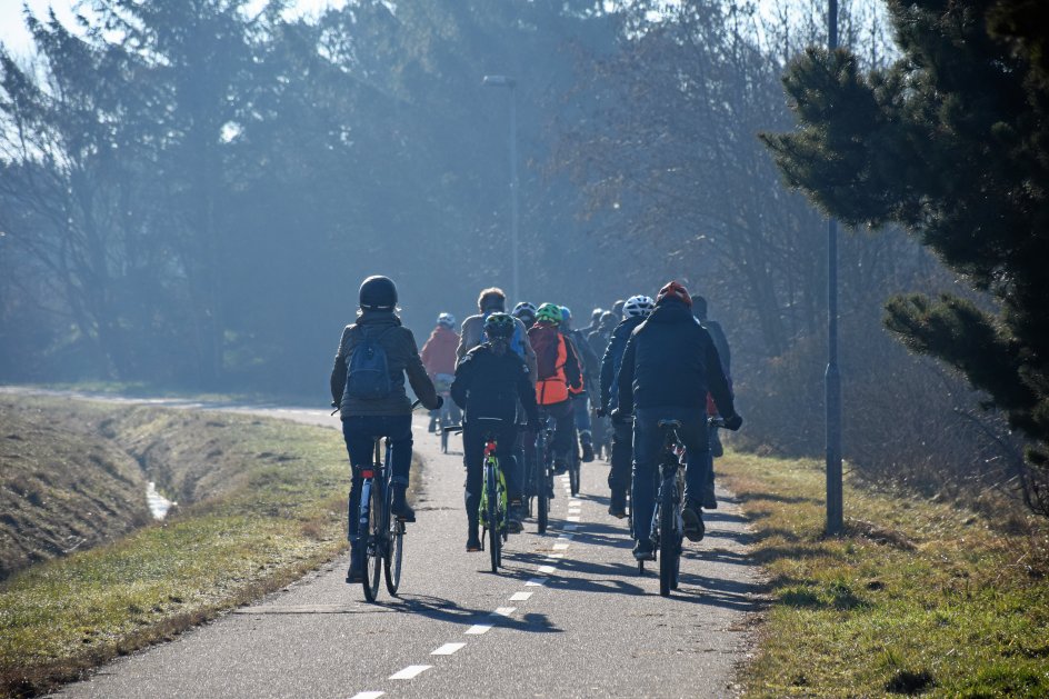 ”Fanø på hjul” – her er kursusdeltagerne på cykeltur i februar 2019. –