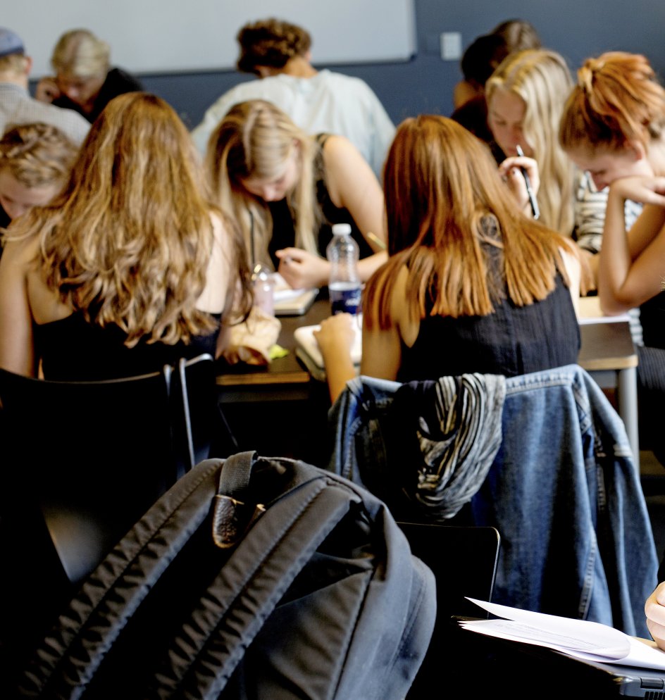 ”Karaktererne fylder alt for meget i dag. Nye tal viser, at hver fjerde unge i dag føler sig stresset,” skriver kommende gymnasieelev. –