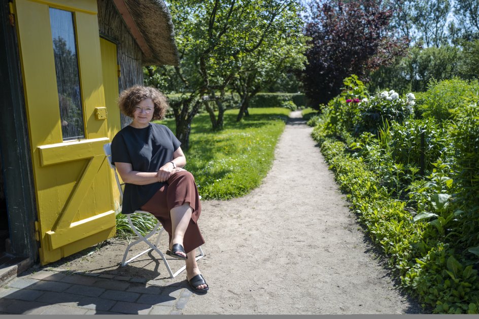 I kælderen på Noldemuseet hersker en næsten sakral stemning. Her hænger Noldes store nidelte værk ”Kristi liv”. Billederne er malet i 1911-1912, altså længe før Anden Verdenskrig. –